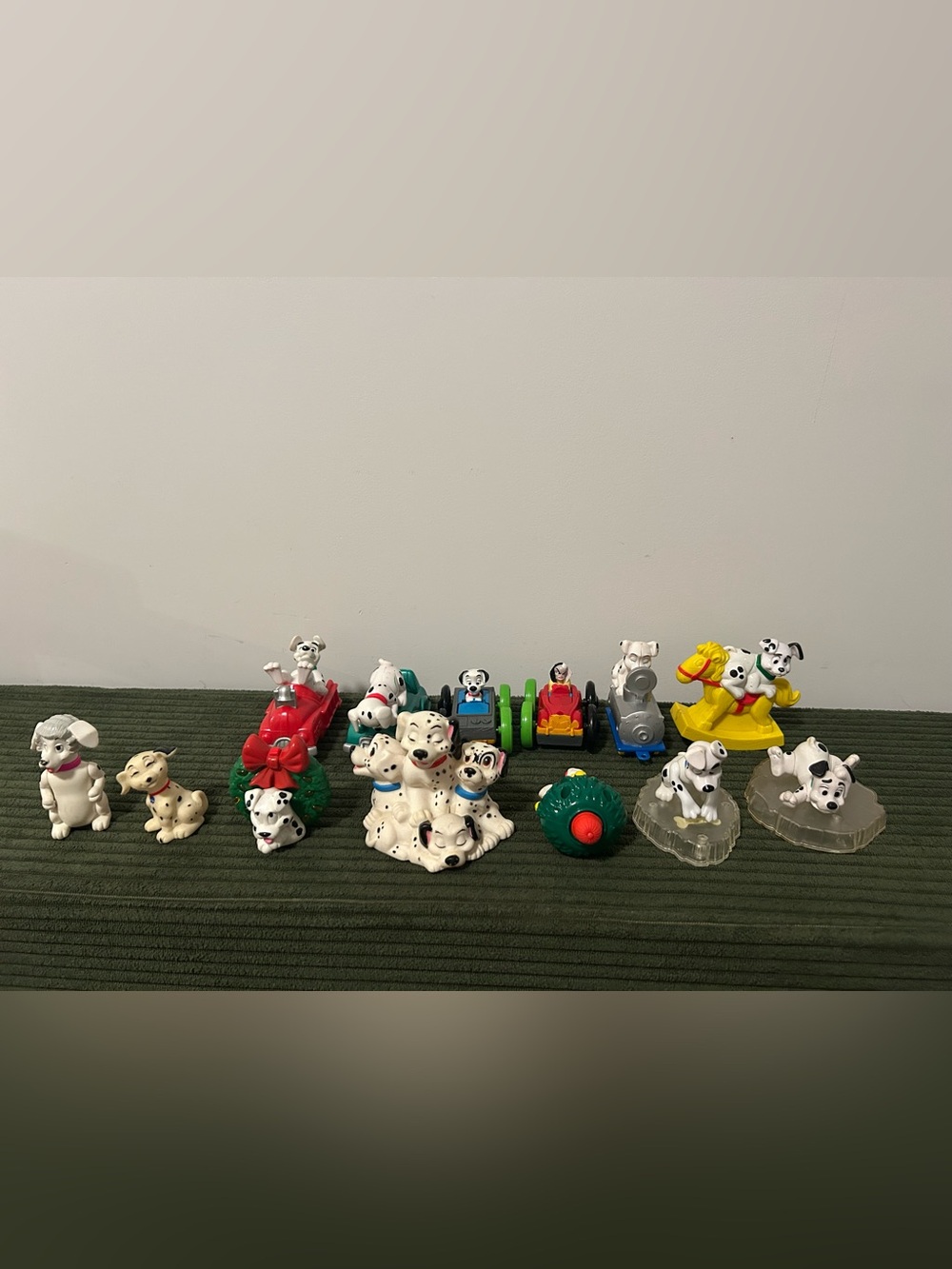 Disney 101 Dalmatians Assorted Kids Toy Figures and Vehicles - White Dalmatians